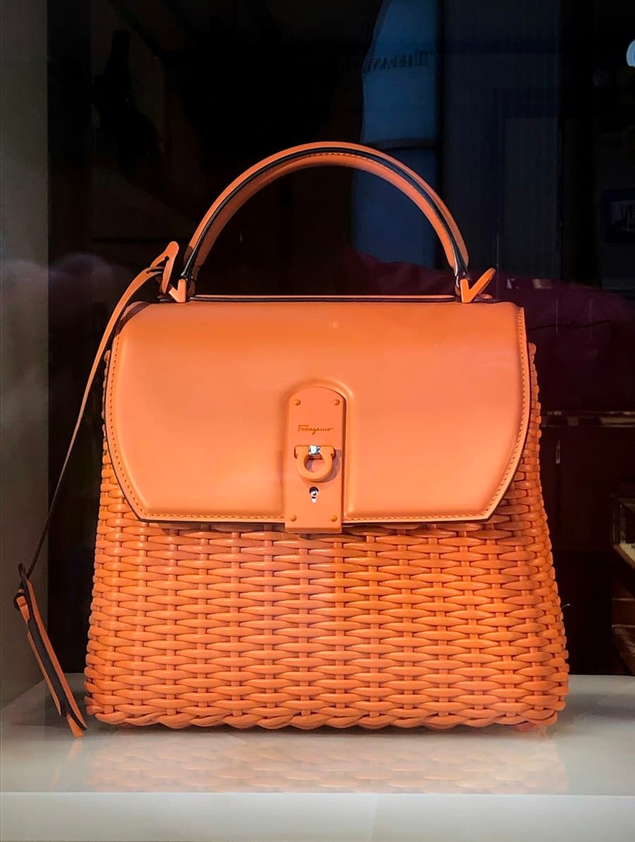 Borsa Palatina Calfskin Tote interior suede and stitching detail